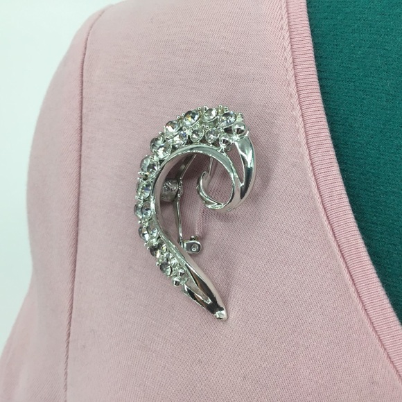 Vintage Comma-Shaped Rhinestone Costume Brooch - Picture 5 of 15